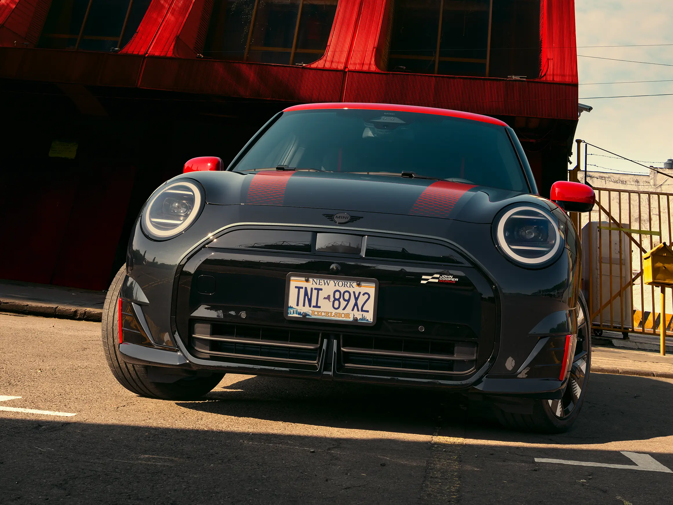 MINI John Cooper Works - J01 JCW pogled sa strane