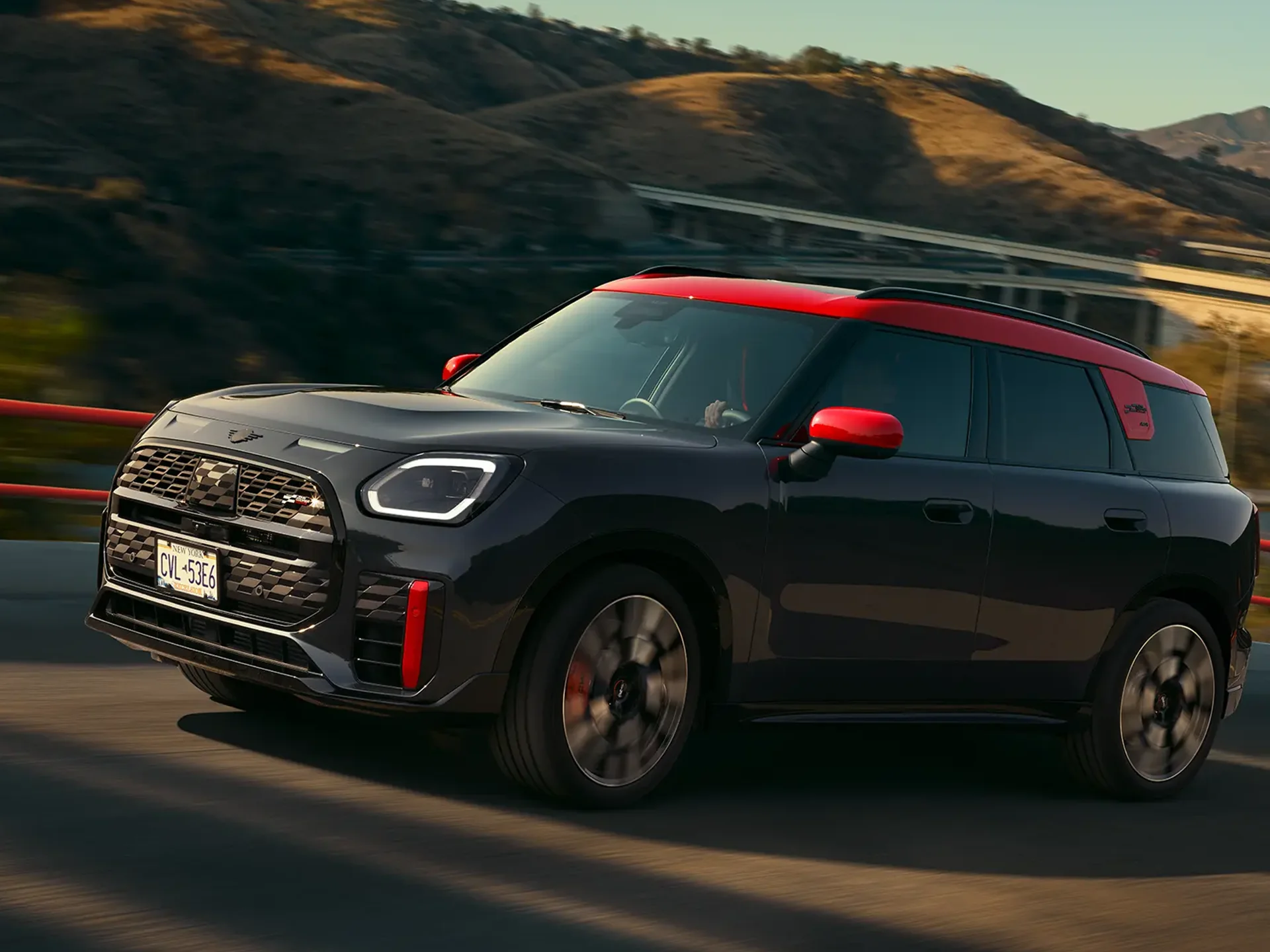 MINI John Cooper Works - U25 JCW bočni pogled